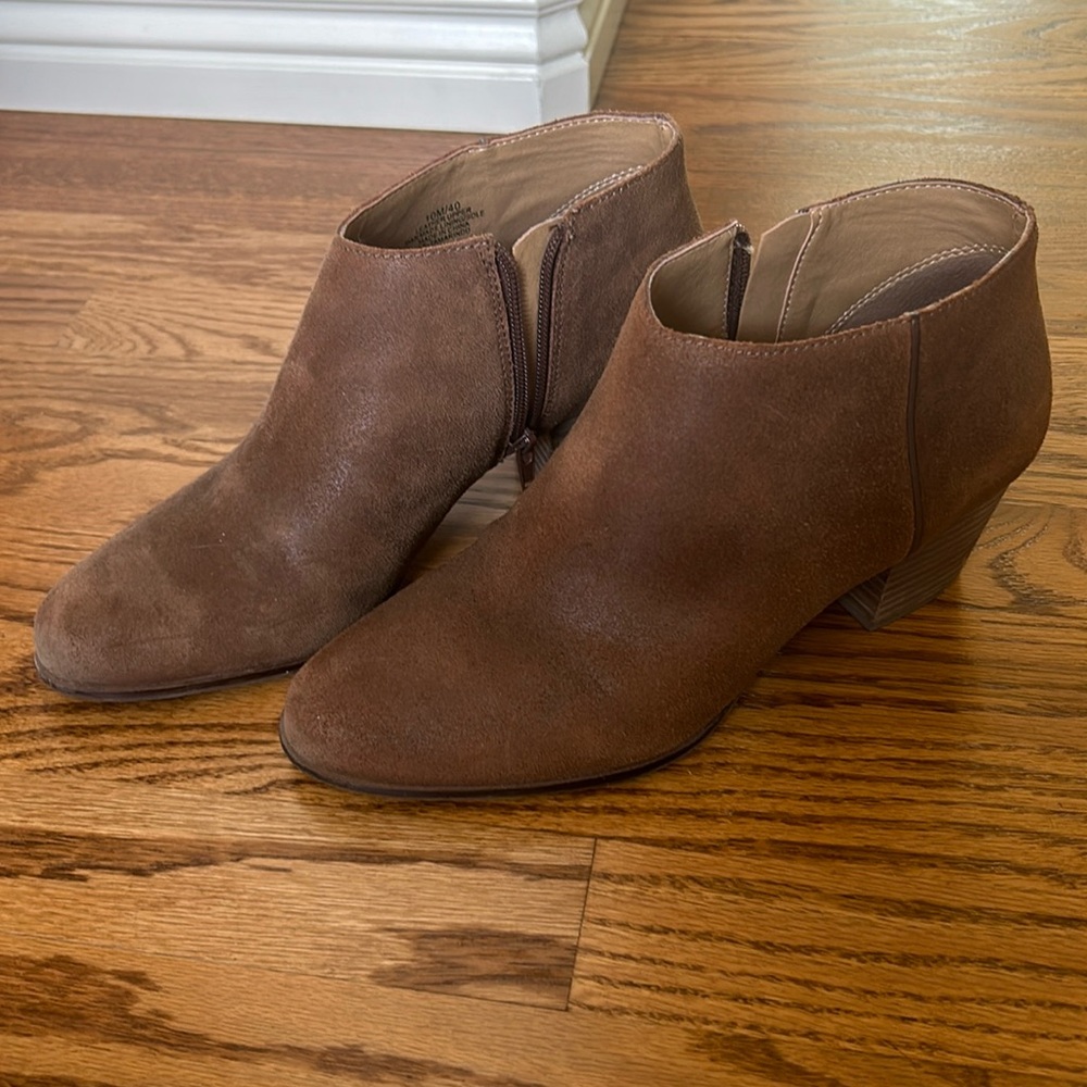 Lucky brand Tamarindo brown suede ankle boots.